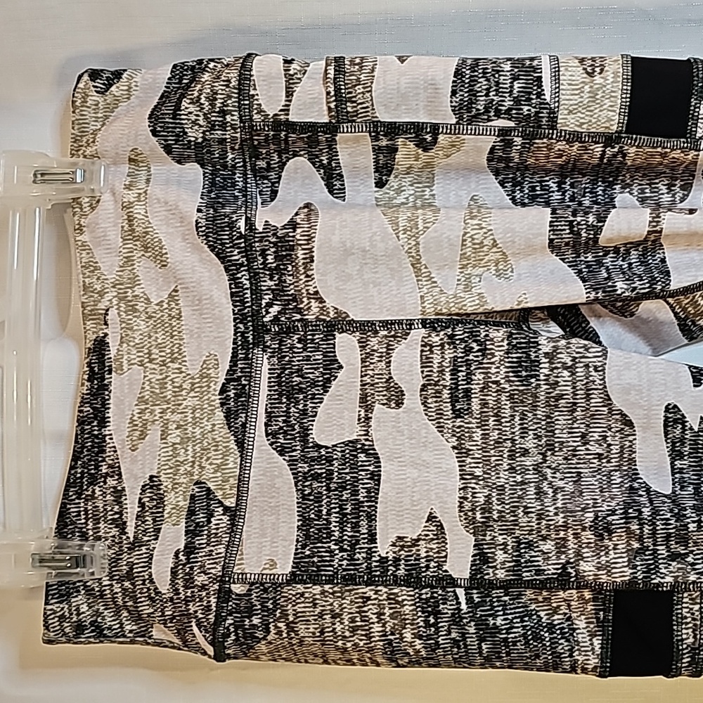 3/$20 X By Gottex M Camo Leggings - Picture 2 of 7